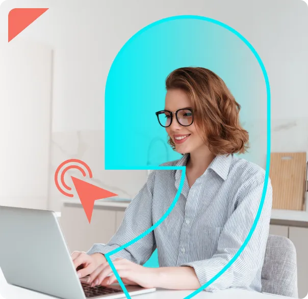 Mujer usando la plataforma Legalcy en su computador